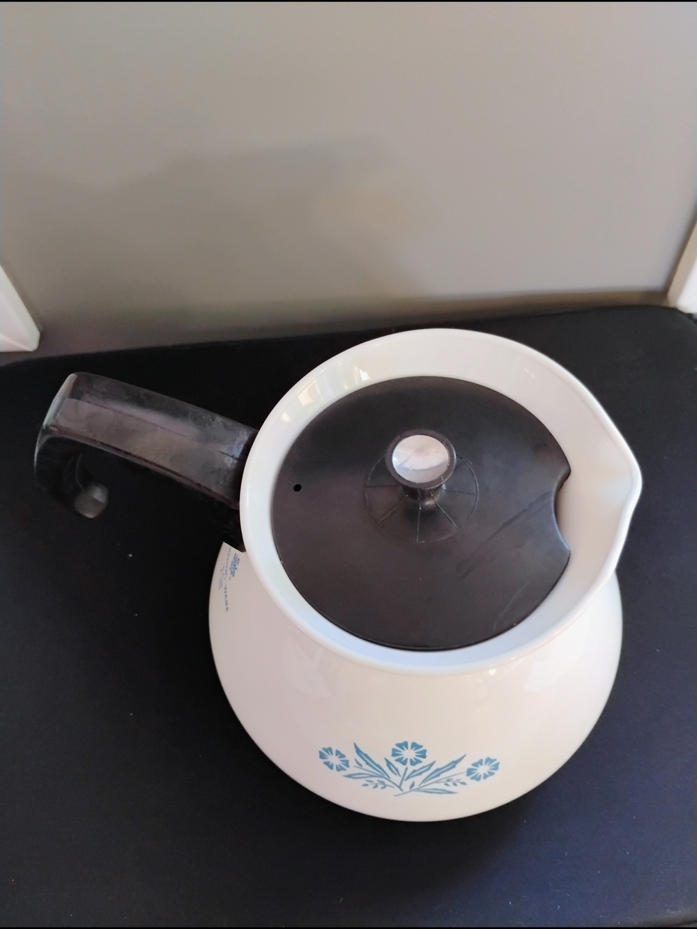 Retro Corning Ware Blue Cornflower Tea/Coffee Pot with Black Handle - Picture 6 of 16